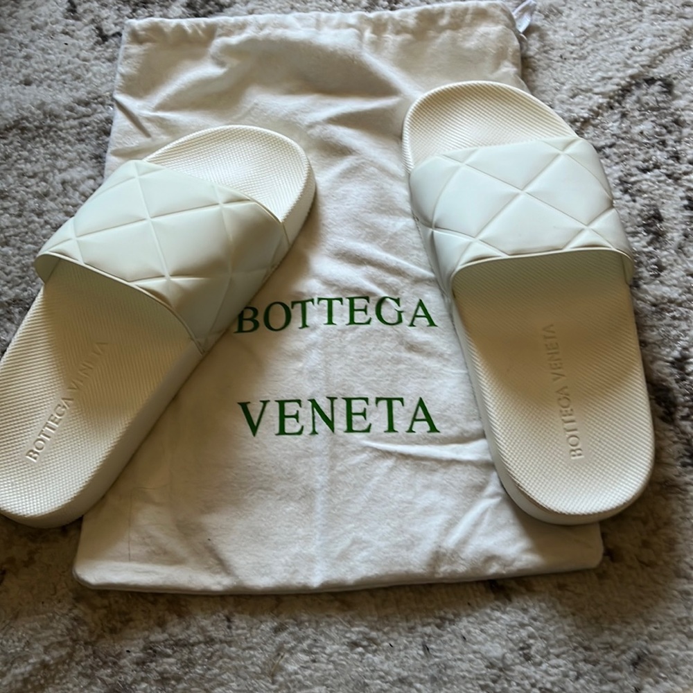 Bottega Veneta rubber slides